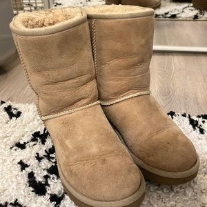 Light cream colored Uggs